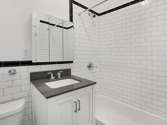 4th image of 131 Bainbridge St APT 4