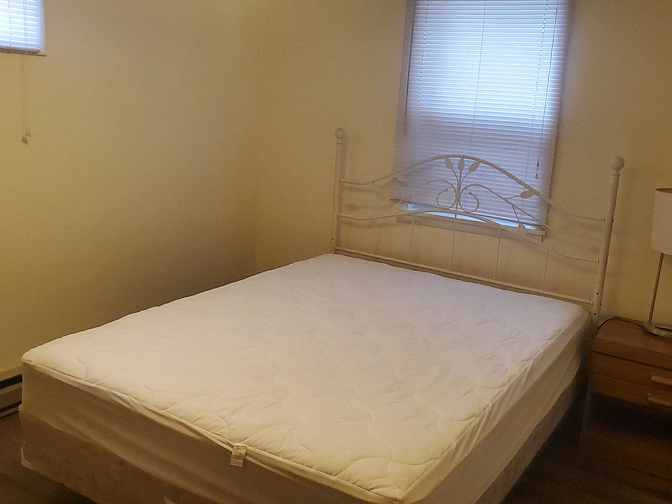 Bedroom with queen bed