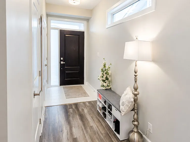 1236 Max Cres — Photo 4