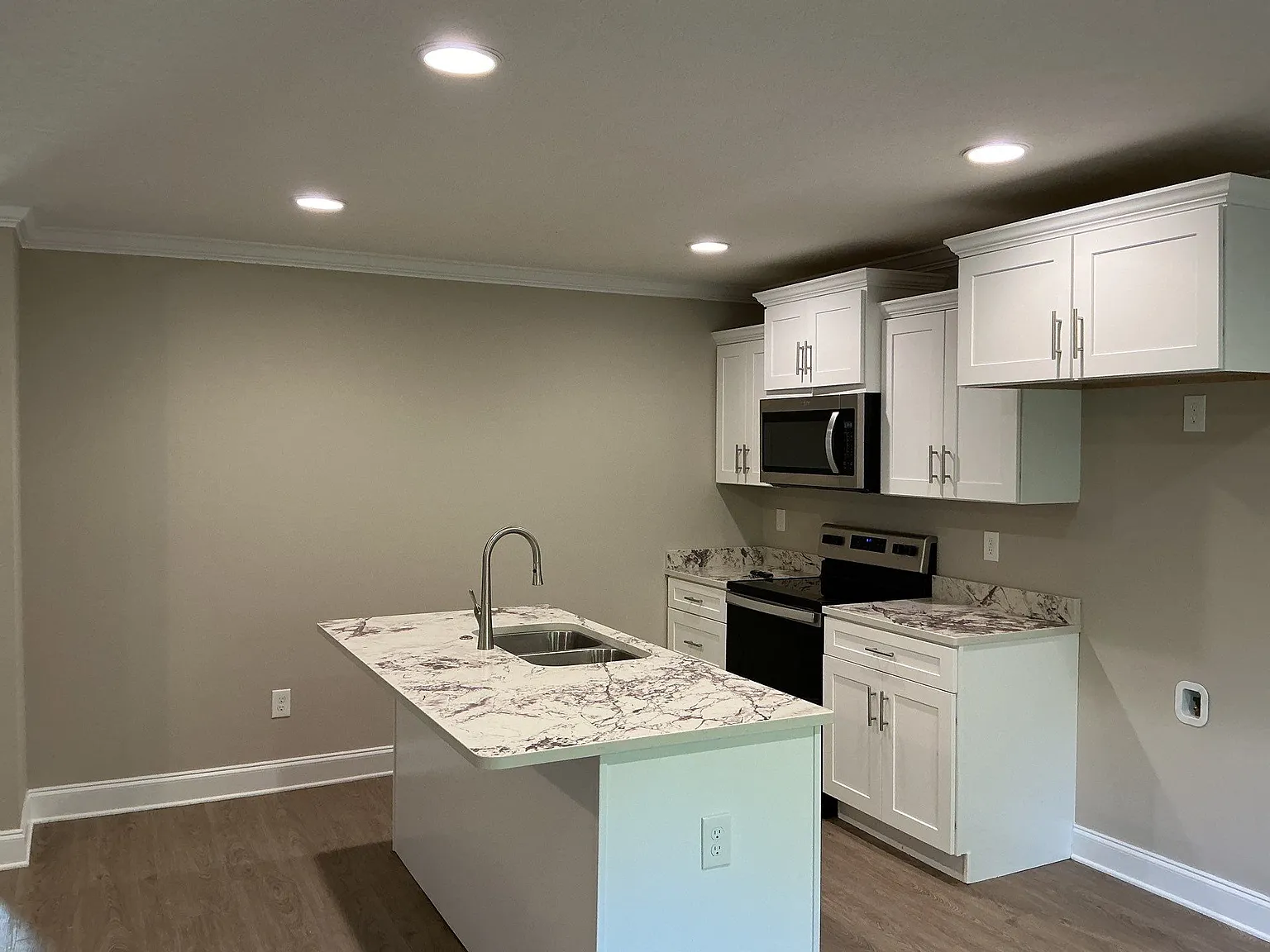 3 bed, 1577 sqft, $2,295 — Photo 3