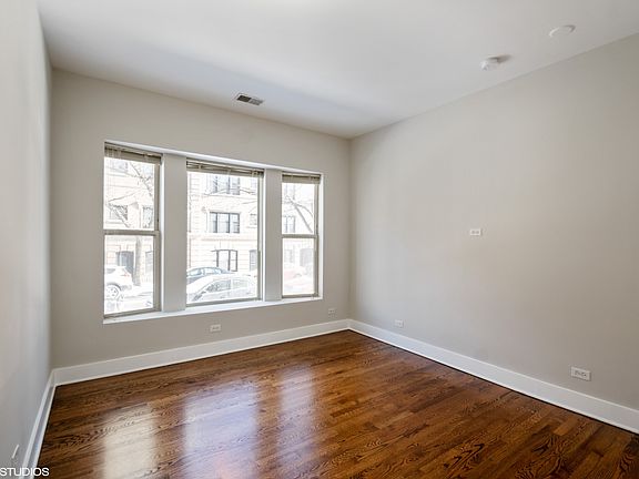 4th image of 3950 N Clarendon Ave APT 1S