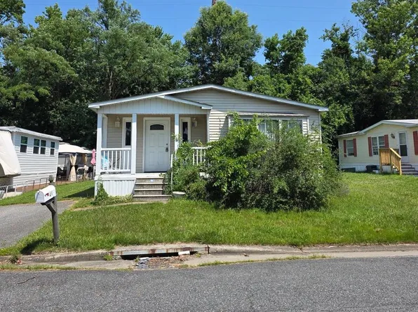 24 Tearose Dr, Middle River, MD 21220