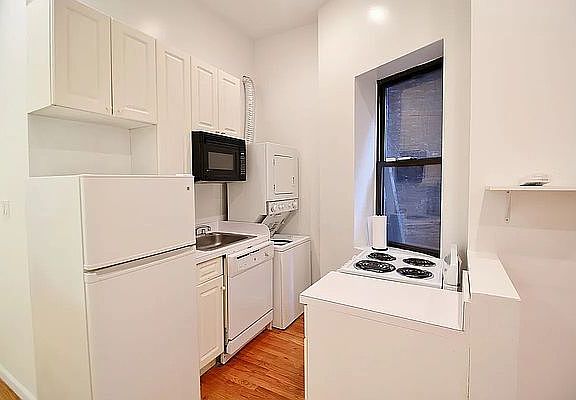 3rd image of 1376 1st Ave APT 2