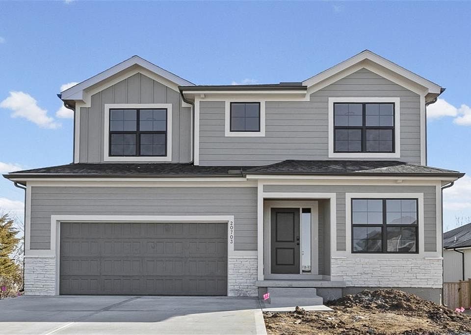 1st image of 20703 Emerald St