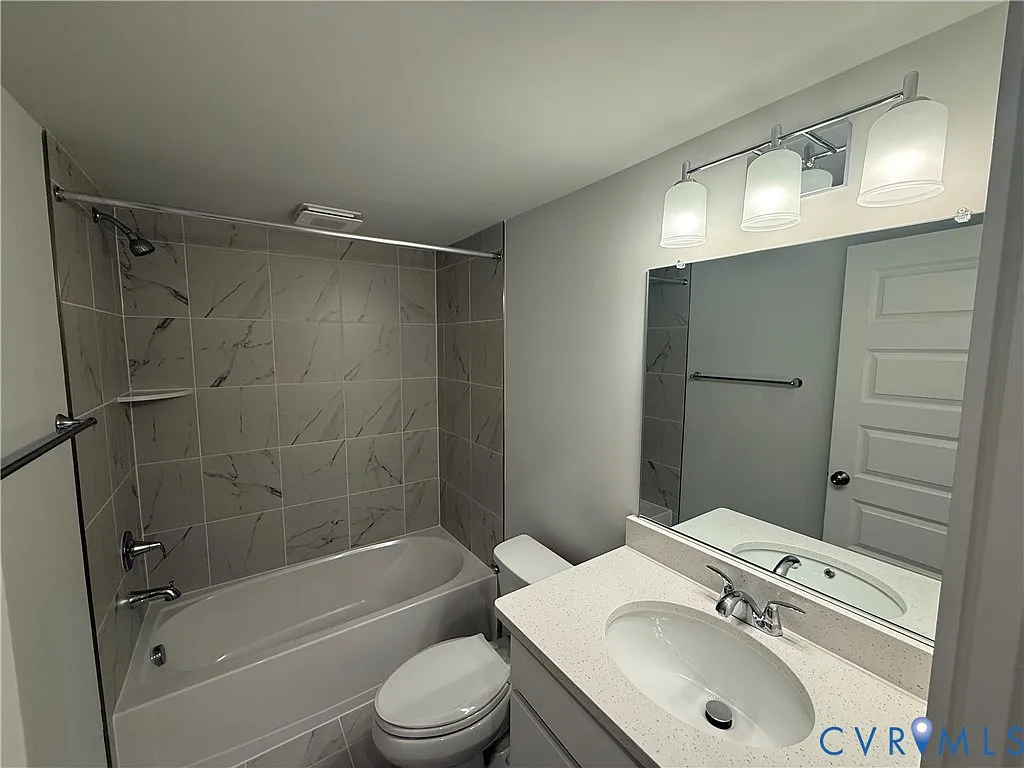 4 bed, 3.0 bath, 2013 sqft, $2,650 — Photo 2