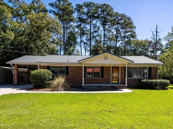 105 Pinewood Street, Walterboro, SC 29488