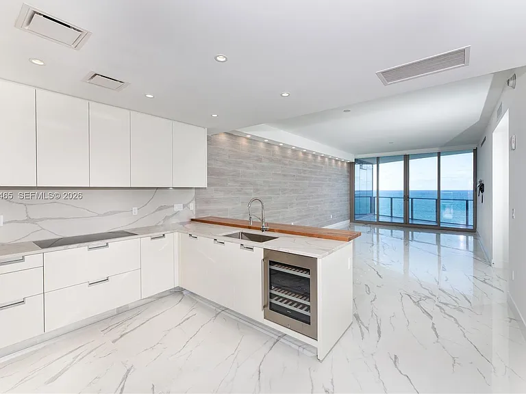 15701 Collins 1403 Sunny #1403 — Photo 11