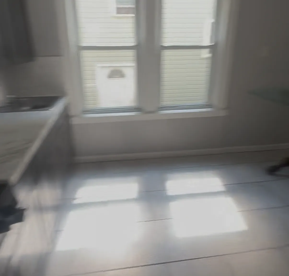 3 bed, 800 sqft, $2,300 — Photo 1