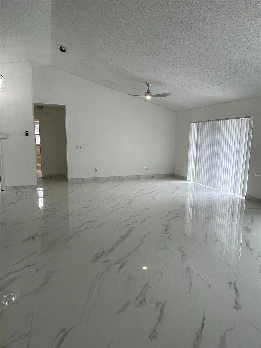 Building Photo - 9142 Sabal Palm Cir