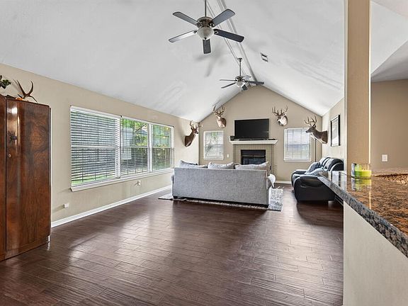 4th image of 106 Autumn Ln