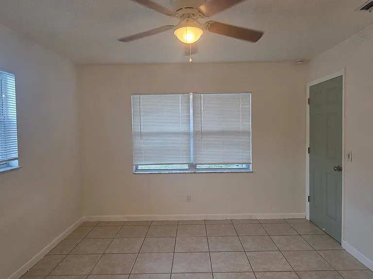 3609 SE 9th Pl #1 — Photo 9
