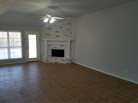 4th image of 8204 Twin Oaks Dr