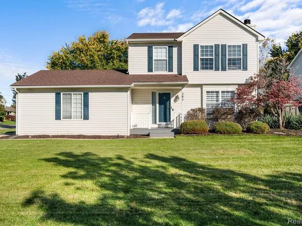 380 Inverness Dr, Oxford, MI 48371
