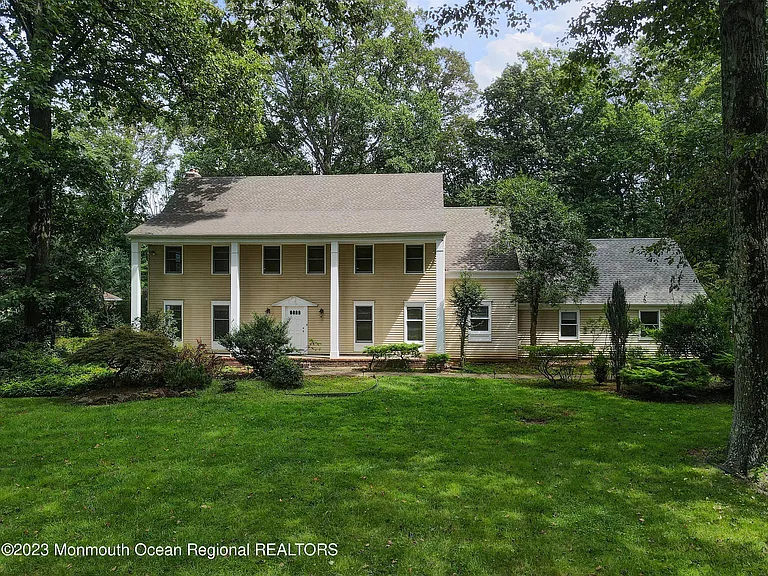 18 Seven Oaks Dr — Photo 1