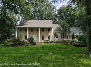 18 Seven Oaks Dr, Holmdel, NJ 07733