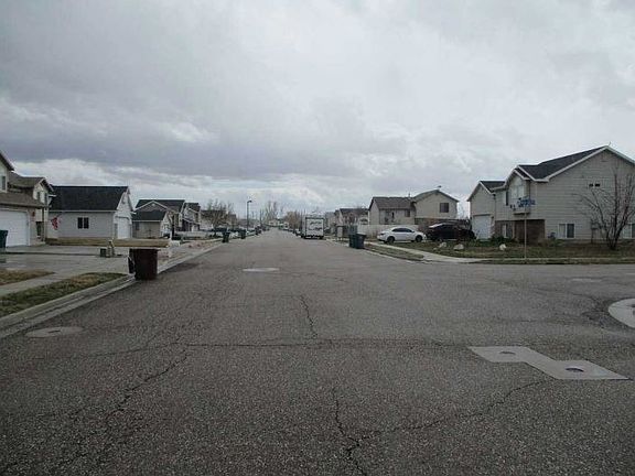 Exterior Neighborhood (street photo)