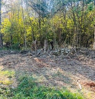 4th image of 715 Hillside Dr