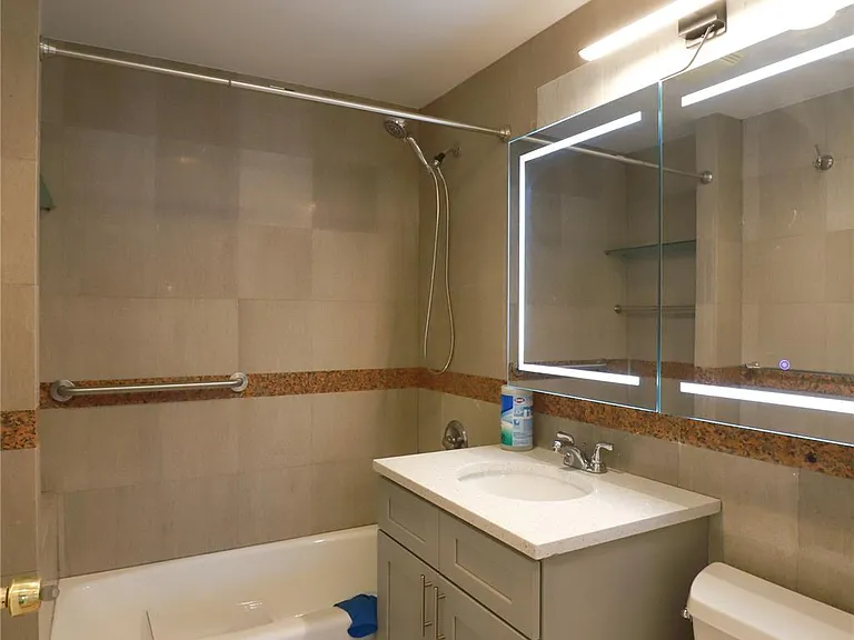 41 Five College Point Blvd #5I — Photo 4