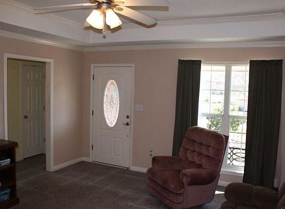 4th image of 836 Crest Circle Dr