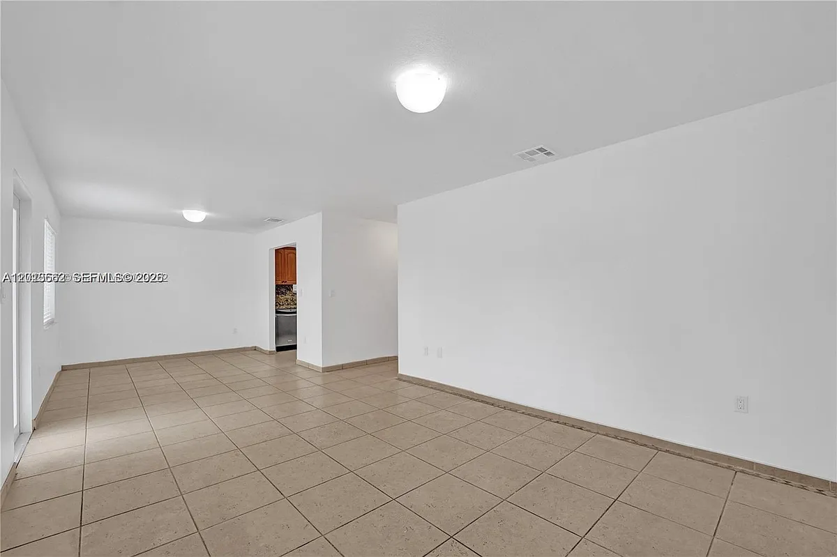 Building Photo - 2747 SW 17th St #0