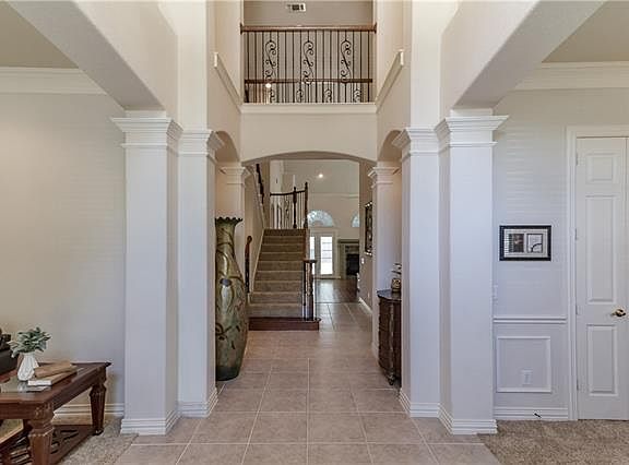 4th image of 2105 Torrey Pines Way