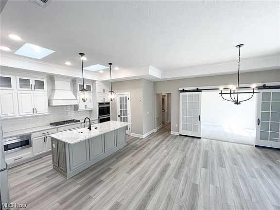 3rd image of 279 Chestnut Ln