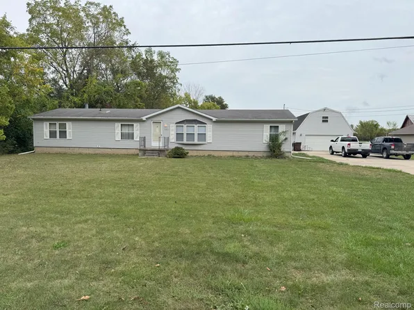 3711 Brest Rd, Newport, MI 48166