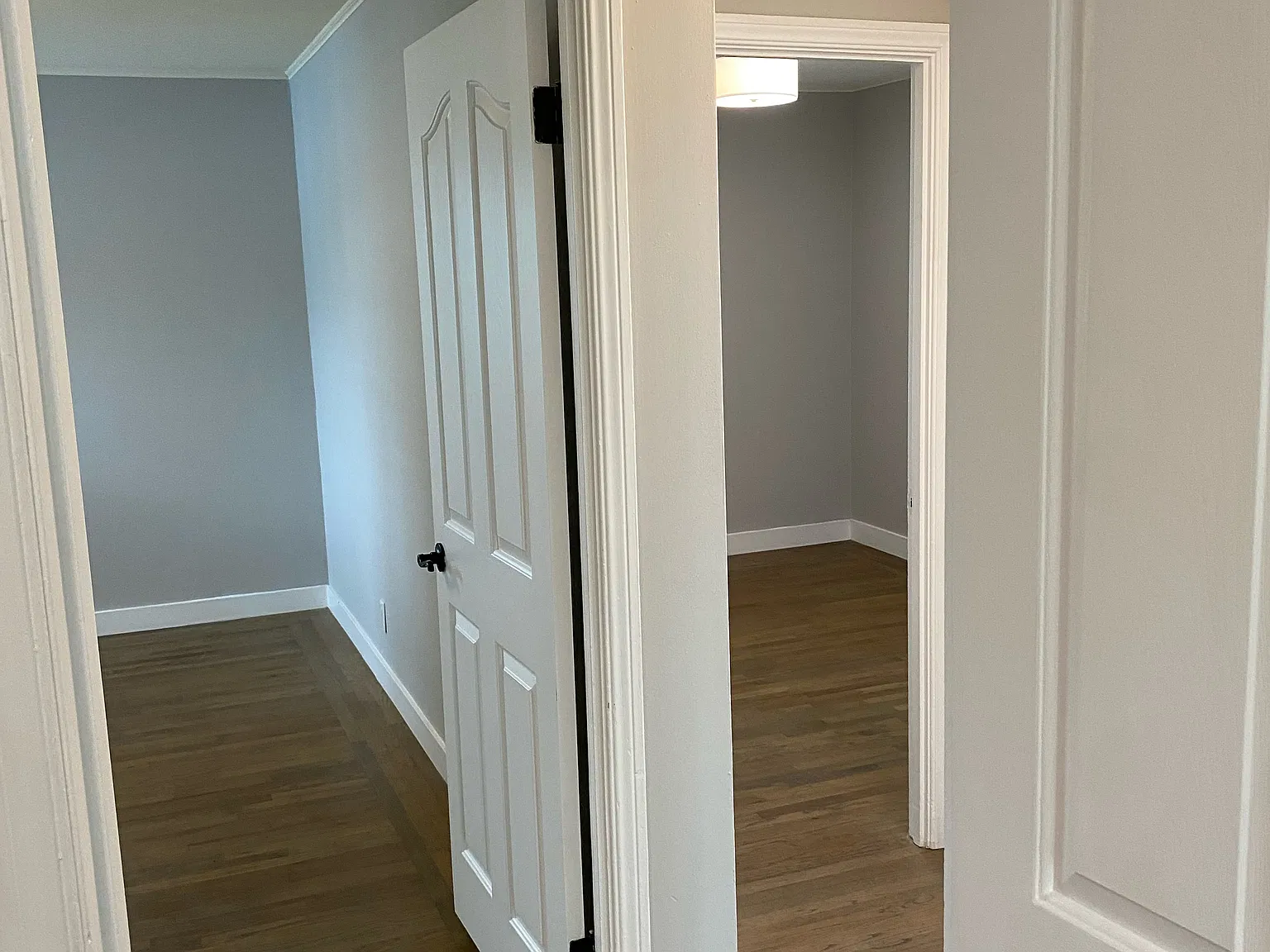 3 bed, 920 sqft, $4,300 — Photo 2