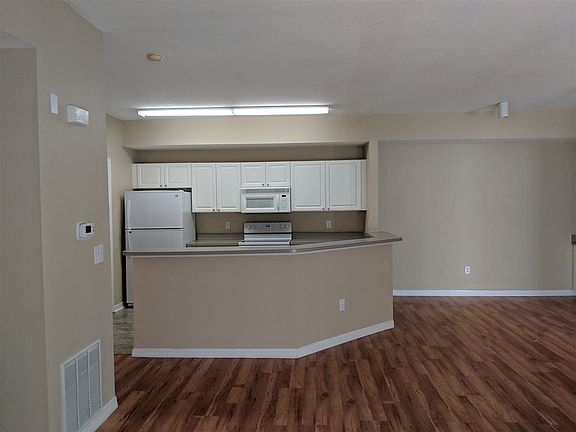 3rd image of 21115 Harbour Vista Cir