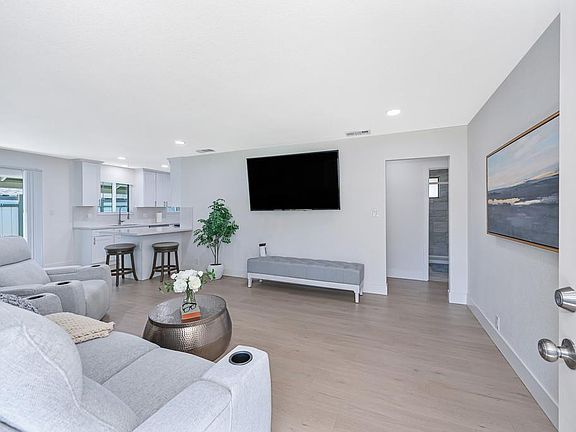 3rd image of 3721 Whitney Ave