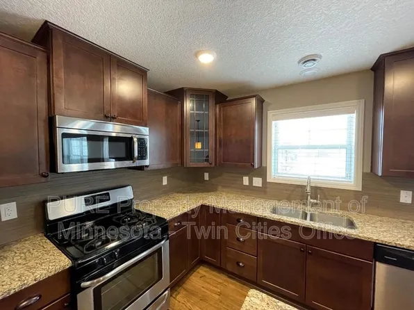 9987 5th Street Ln N, Lake Elmo, MN 55042