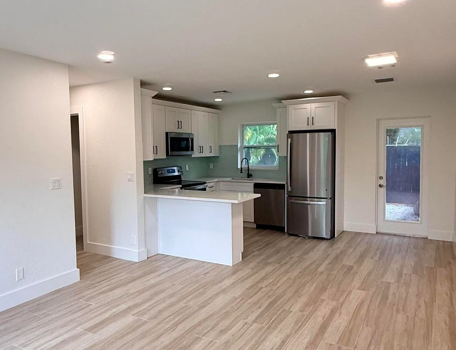 3 bed, 2.0 bath, 1240 sqft, $2,800 — Photo 4