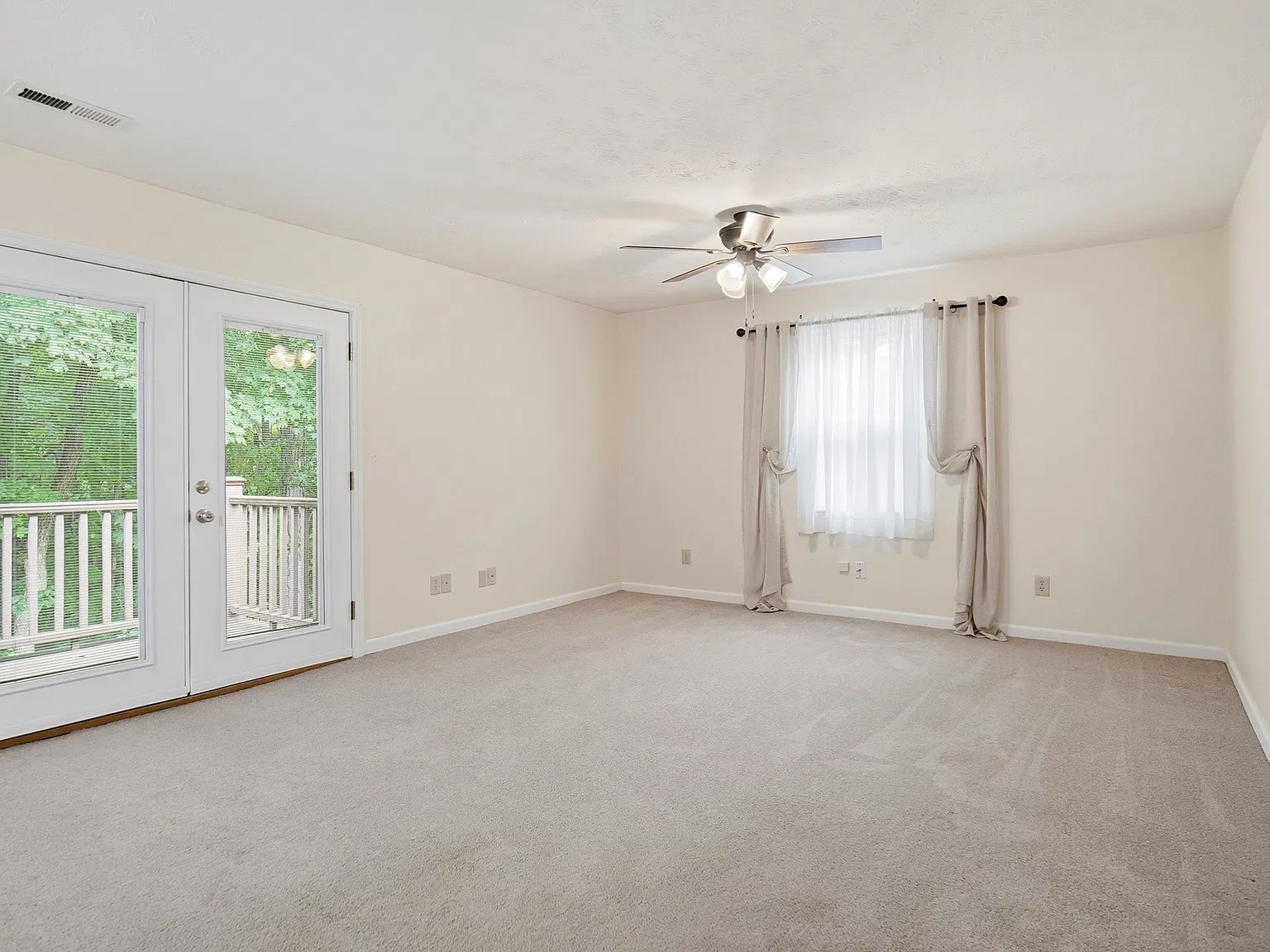2 bed, 1056 sqft, $1,400 — Photo 3