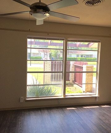 4th image of 5043 Creekmoor Dr
