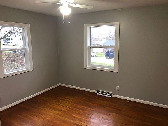 4th image of 525 Melanie Ln