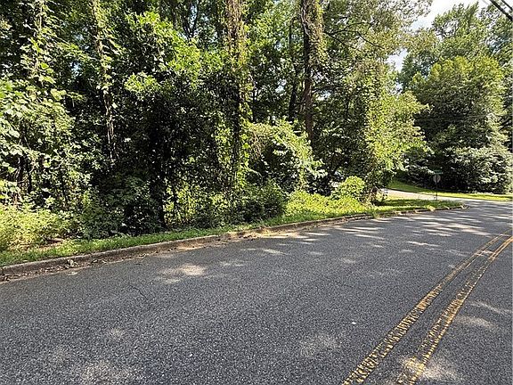 4th image of 3005 Woodland Rd