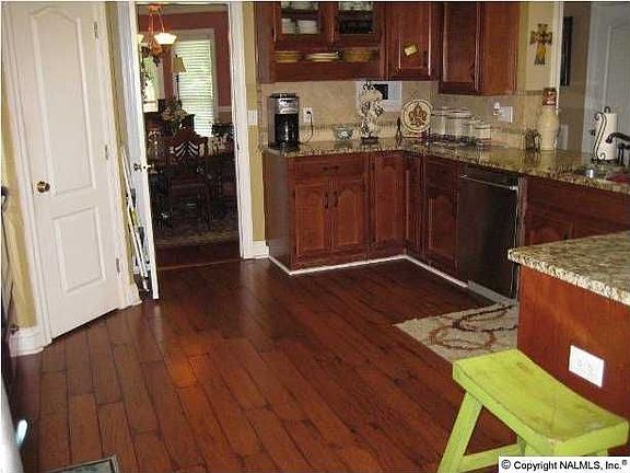 4th image of 104 Kelvingrove Dr