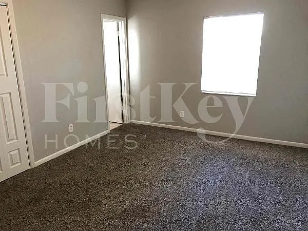 2224 E Hanna Ave — Photo 11