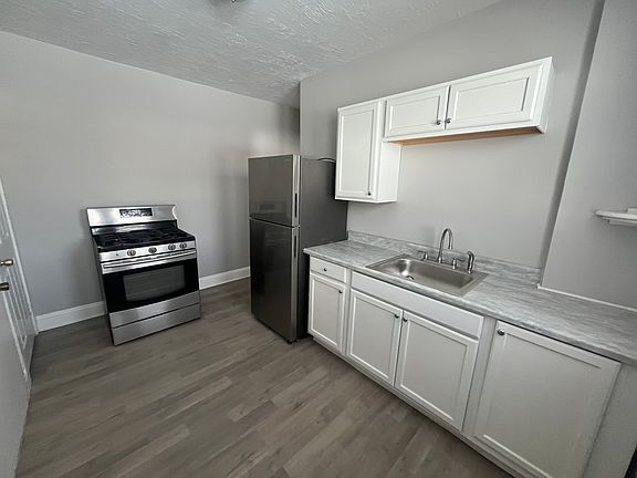 2nd image of 266 Adelaide Ave #6