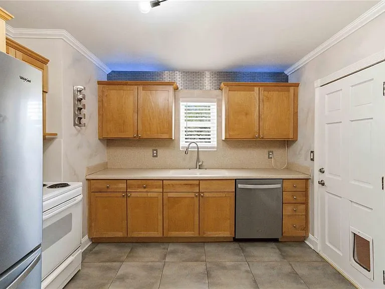 2713 W Braddock St — Photo 16
