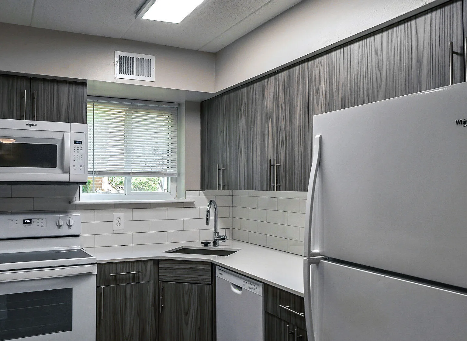 Lansdowne Station Apartments — Photo 3