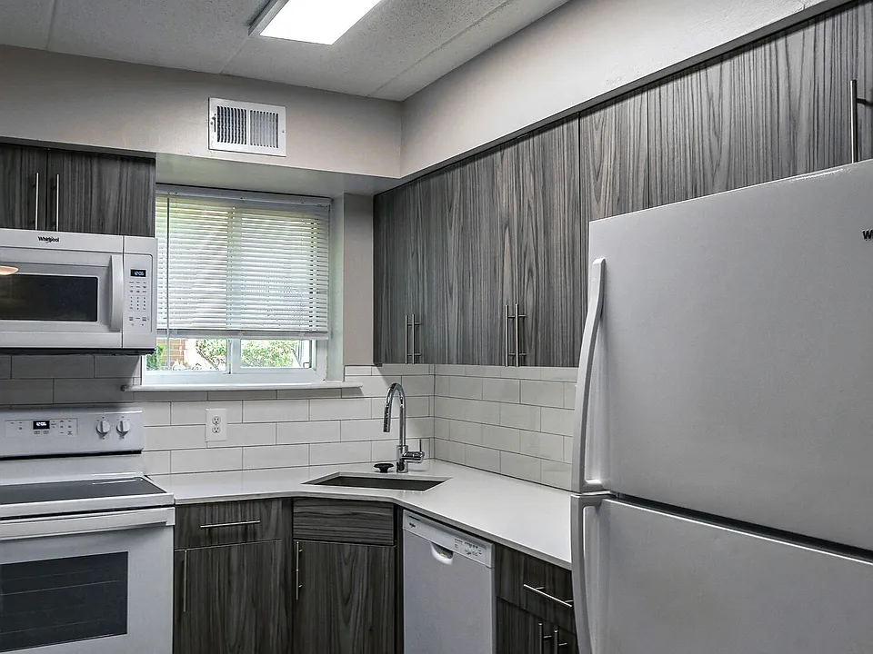 Lansdowne Station Apartments