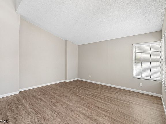 5th image of 2422 Millcroft Dr