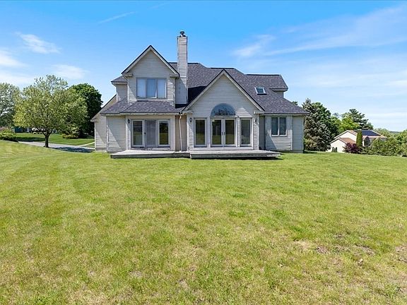 4th image of 10 Valley View Farm Rd