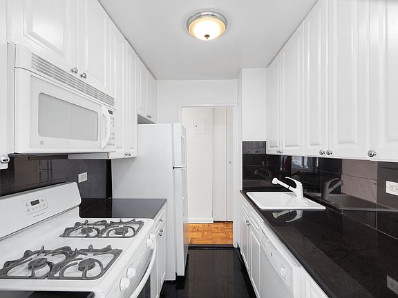 3rd image of 301 E 75th St APT 8F