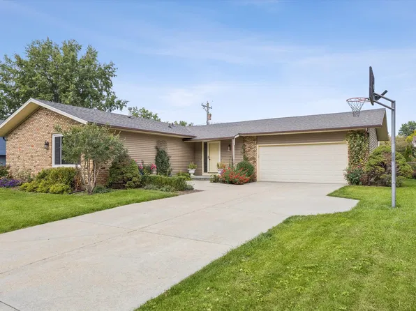 714 W Iowa St, Eldridge, IA 52748