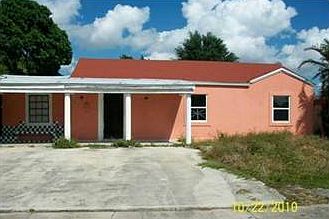 2nd image of 721 SE 3rd Pl