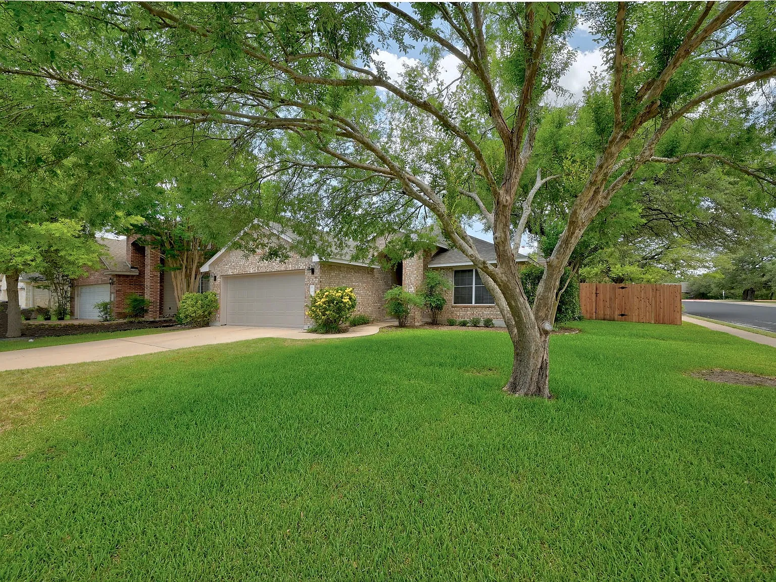 3 bed, 2000 sqft, $2,250 — Photo 3