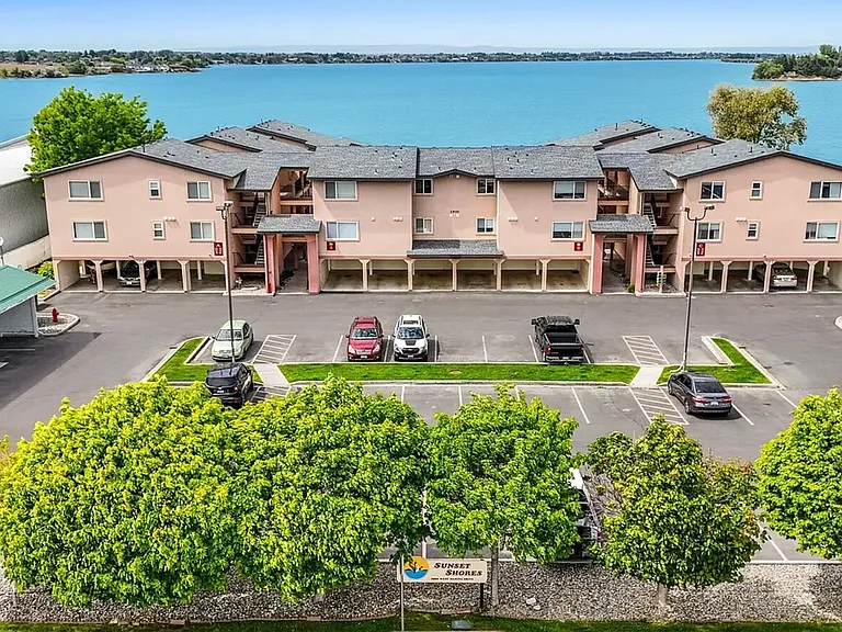 2900 W Marina Dr #303 — Photo 2