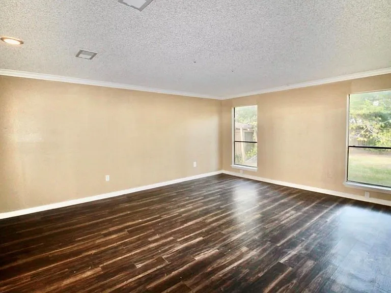 4701 Spring Ln — Photo 9